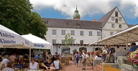 Name:  Kloster Andrechs  10_by_andechs_kloster_biergarten_roland_rossner_3_452x.jpg
Views: 13630
Size:  33.9 KB